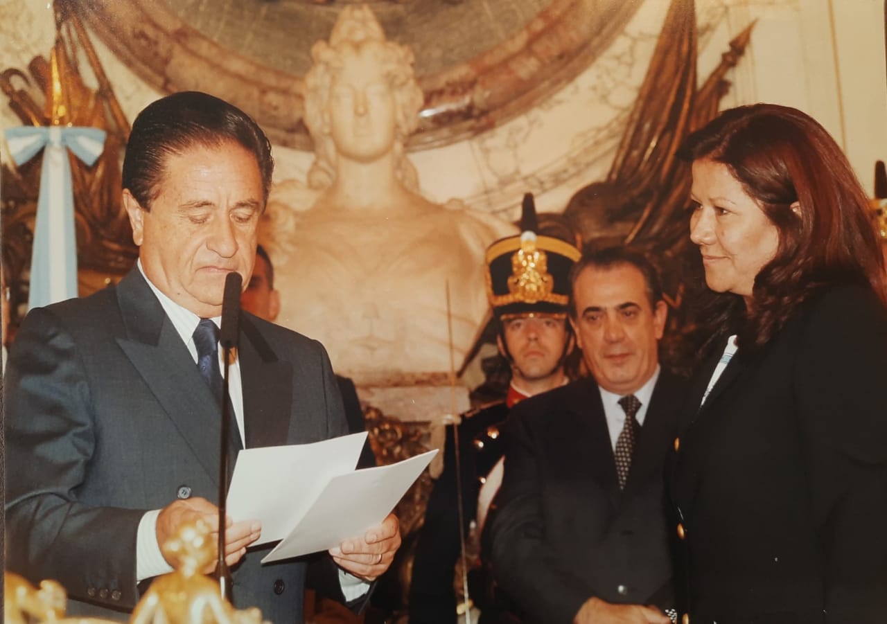 Jura como ministra de Trabajo